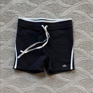 Alo Black and White Athletic Shorts. Race pace 4” biker shorts, size small.